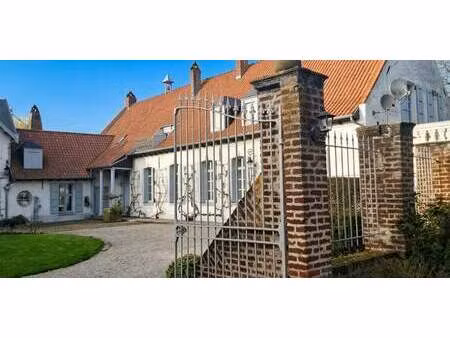 propriété avec piscine lecelles (59)