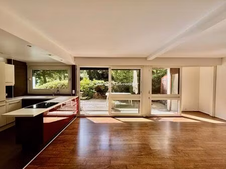 appartement lumineux avec terrasse et jardin