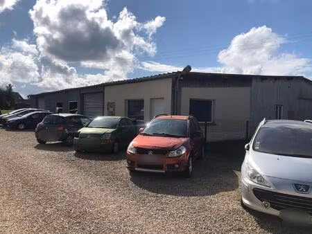 local commercial avec grand logement (actuellement garage automobile)