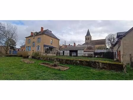 belle maison avec son parc arbore