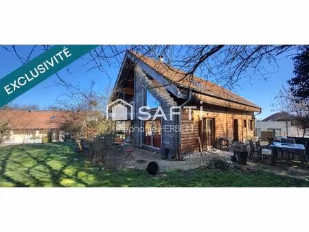 maison de 177m2   comprenant 3 chambres sur un terrain de 706m2