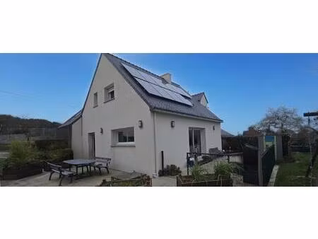 proche bourg  double garage.