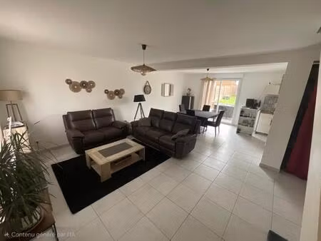 très bonne maison de 2024  parfaite pour une famille. dans une ville grandissante et un lo