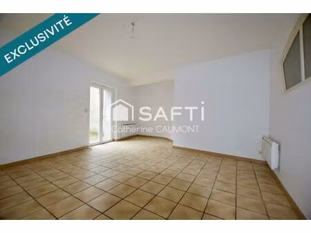 au centre de lacrouzette maison/garage/cour