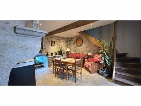 maison typique bourguignonne avec pierres apparentes et terrain – village calme