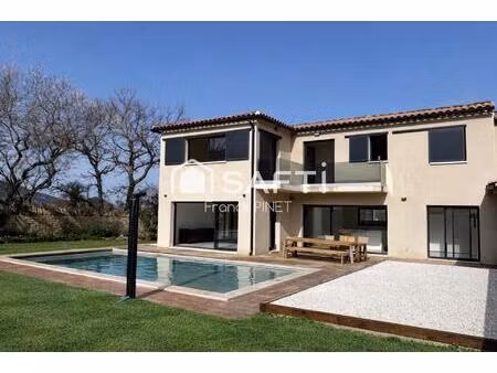 maison moderne de 2022 avec piscine . oppede