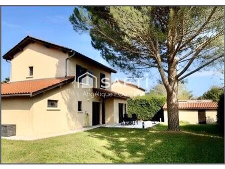 maison individuelle de 112 m² habitable + garage attenant - terrain clos de 805 m²