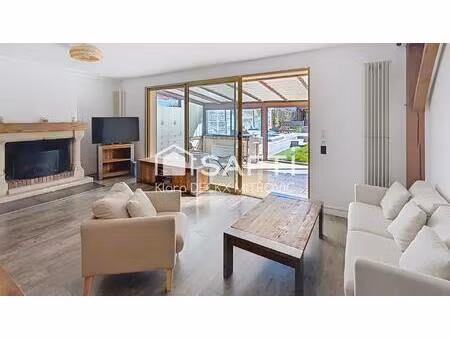 maison moderne cinq chambres avec spa et dépendance