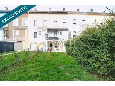 maison de 117m2 hab avec 4 chambres  2 terrasses et jardin.