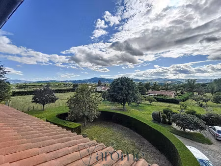 sur les hauteurs de bully dans joli hameau en pierres ...