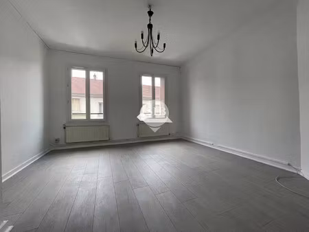 f2 avec garage - loyer 910 €