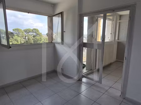 appartement type 4 au dernier étage belle vue dégagée