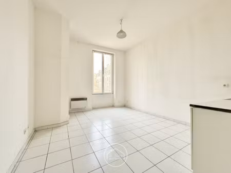a vendre studio 24 m2 marseille 6e à deux pas du vieux-