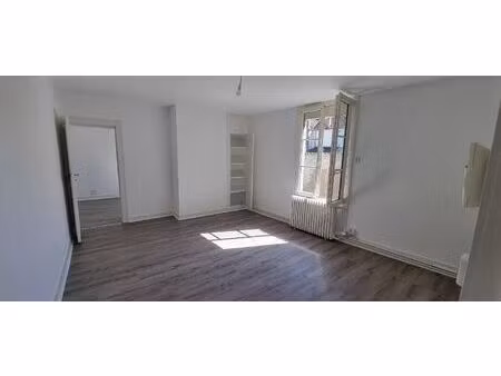 location appartement 3 pièces 48 m² à villeneuve-sur-yonne (89500)