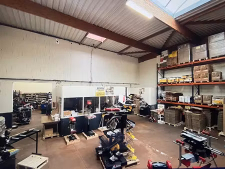 decines : local 434 m2 en parfait état -disponible