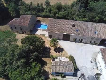 vente maison 9 pièces 240 m² civray (86400)