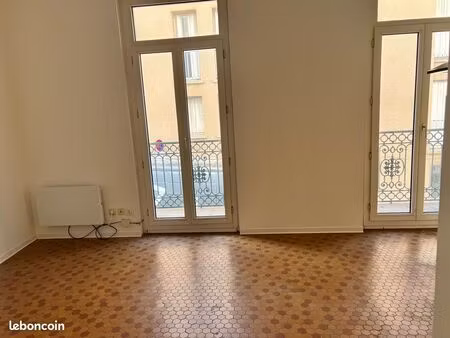 t2 proche gare 1er étage