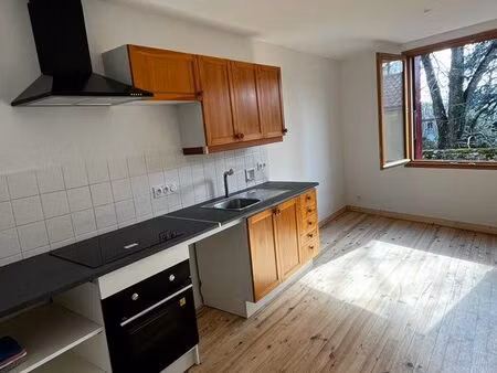 location maison de village