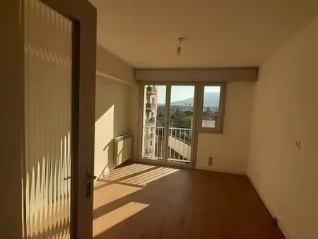 location meublée appartement 2 pièces 59 m² à annemasse (74100)  1 690 €