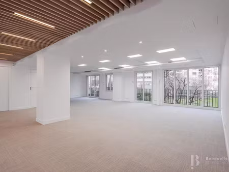 location locaux professionnels 194.21 m² à paris 15ème (75015)  8 592 €