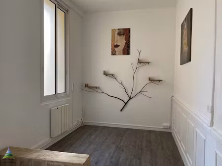 location locaux professionnels 2 pièces 30 m² à pezenas (34120)  390 €