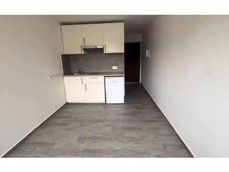 location appartement  17 m² t-2 à marseille 13  550 €