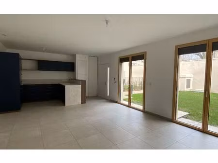 location maison  91.29 m² t-4 à lyon 6  2 045 €