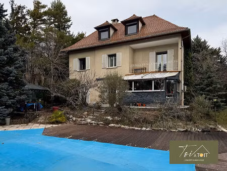 demeure de caractere avec piscine  dependances et terrain a batir