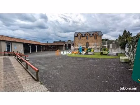 immeuble 904 m² cerizay