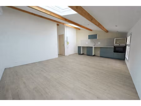 la motte - appartement t3 entièrement rénové d'une superficie de 48m2