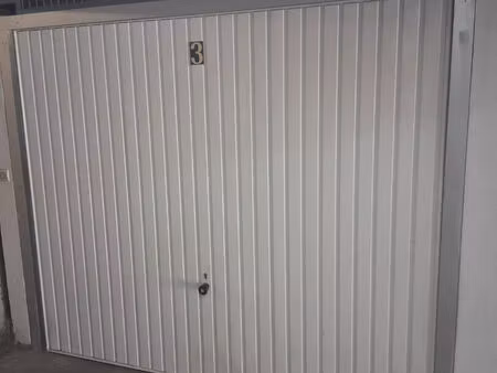 location parking / box  12.00m²  le marin