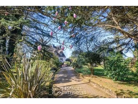 maison avec piscine et grand jardin arboré à baden  proche du golf