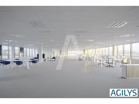 a louer : bureaux au pied des gare rer & tgv de massy-palaiseau