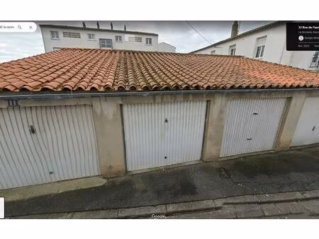 location stationnement  m² t- à la rochelle  115 €