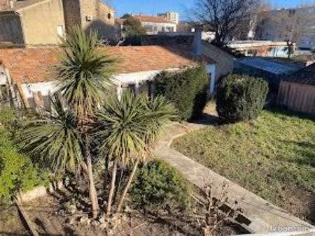 1er étage spacieux d’une grande bâtisse avec jardin dans le centre de bagnols