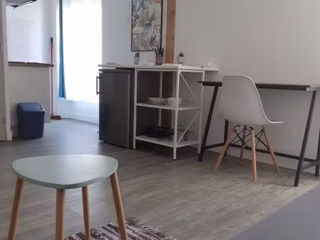 jolie studio meublé