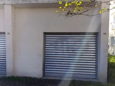 parking/box 32 m² cavaillon