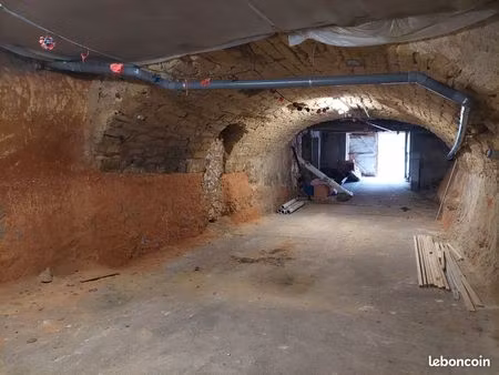 location garage 85m2