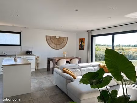 à louer maison neuve 105 m² – 3 chambres dont suite parentale –grand terrain – 5 min lavau