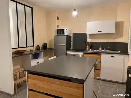 t2 meublé 47 m² avec balcon - disponibilité : avril 2026