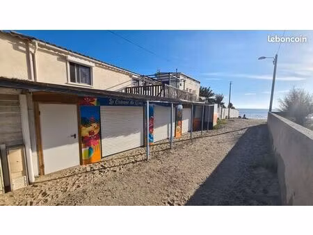 rare local commercial 40m² bord de mer
