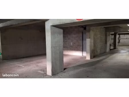 location place de parking avec cellier en sous-sol