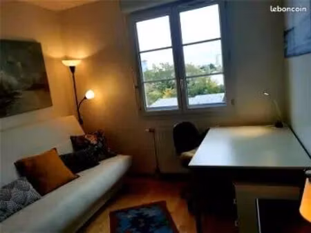 jolie chambre à louer à nanterre  proche du rer à