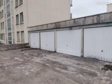 location garage vaulx-en-velin village