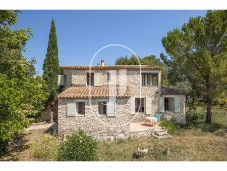 maison en pierres sèches avec 3 chambres à vendre à gordes