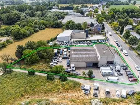 entrepôt avec showroom  parking et habitation