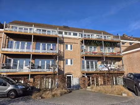 appartement 3 chambres 2 sdb/d avec grande terrasse et parki