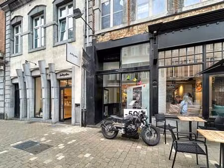 nam property vous présente ce commerce situé au cœur de namu