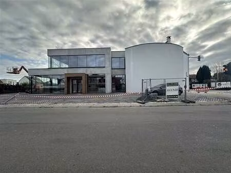espace commercial/showroom neuf sur axe fréquenté avec grand