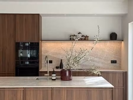 villa 3 façades rénovée  232 m²  3 chambres  10 ares